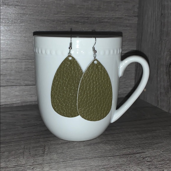 3/$15 Tear Drop Earrings - Picture 1 of 1